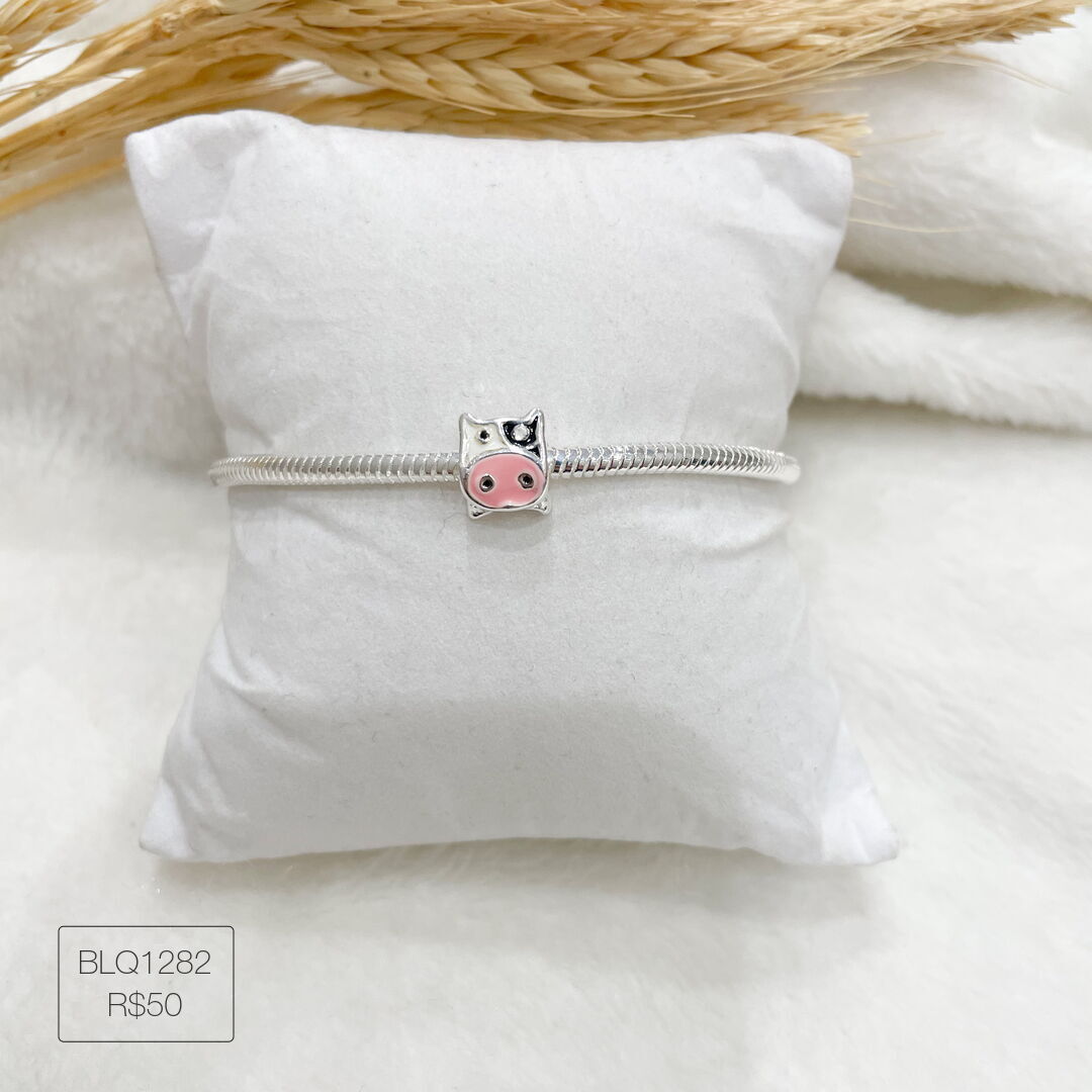 Berloque Cara da Vaca Passador Esmaltado Prateado